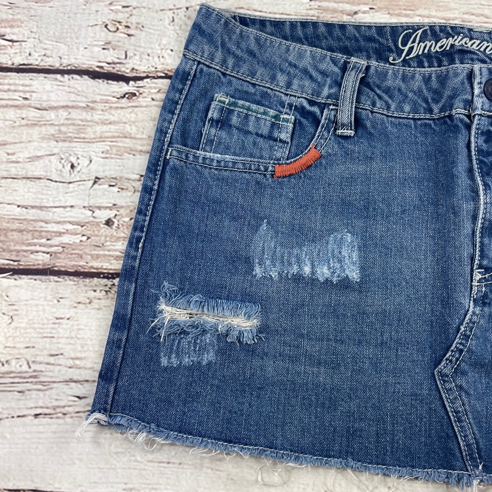 🦅 American Eagle Distressed Jean Skirt Size 8 - Picture 4 of 6